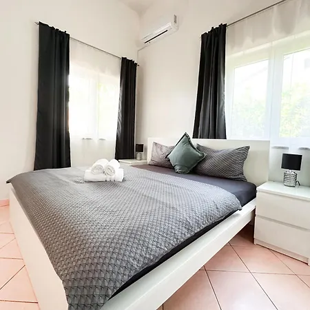Sunside Apartments Pula Exterior foto